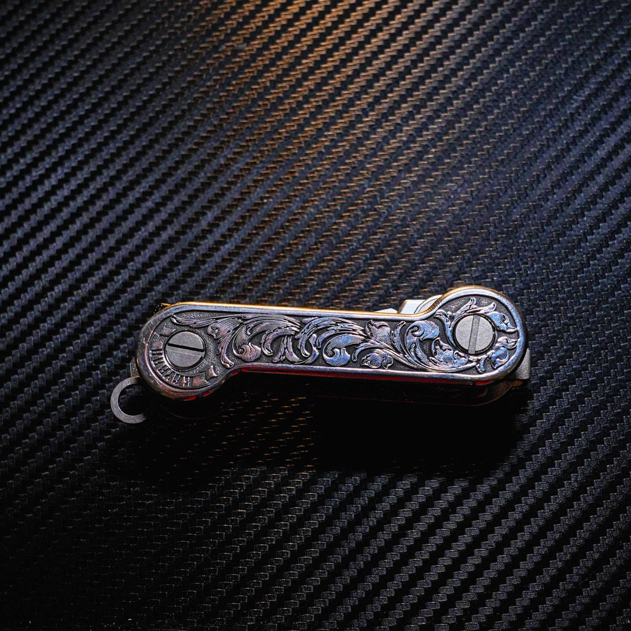 Aluminum Engraverhand KeyBar Key and Tool Holder closed front.