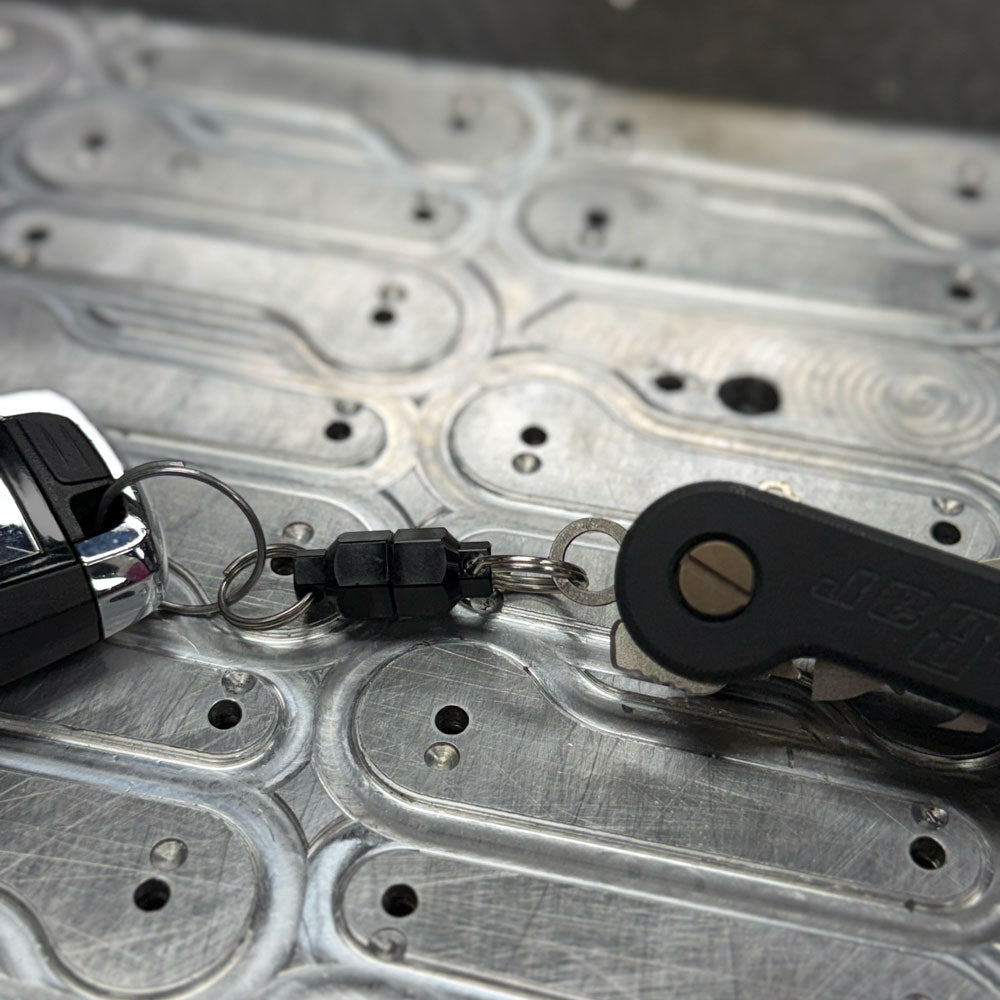Black-G10-KeyBar-and-Black-Anodized-Aluminum-MagNut-with-Car-Fob-Matte