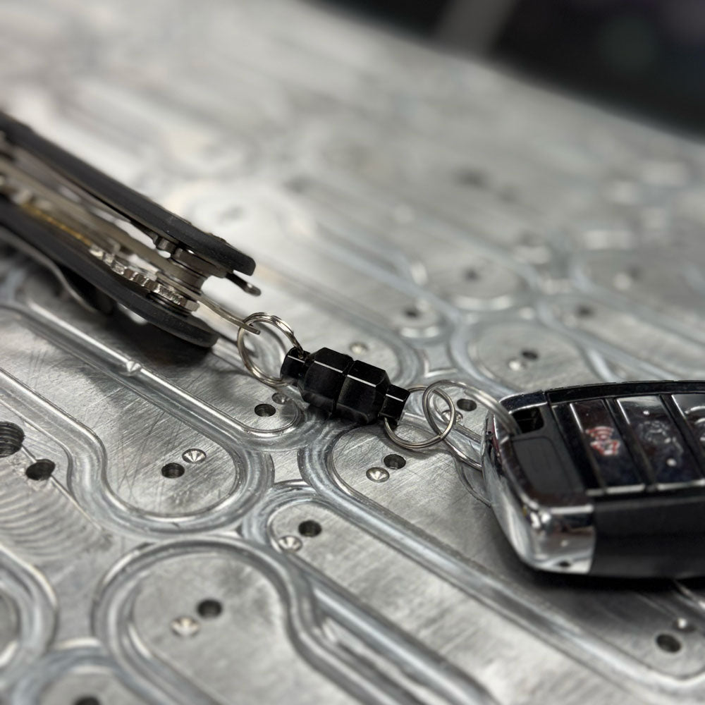 Black-G10-KeyBar-and-Black-Anodized-Aluminum-MagNut-with-Car-Fob