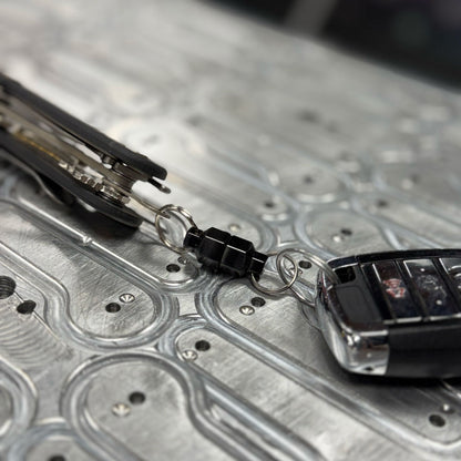 Black-G10-KeyBar-and-Black-Anodized-Aluminum-MagNut-with-Car-Fob